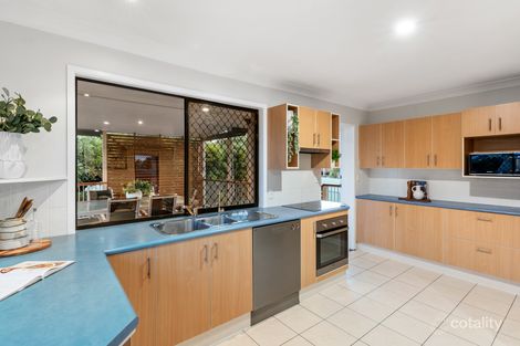 Property photo of 27 Kiparra Street Mansfield QLD 4122