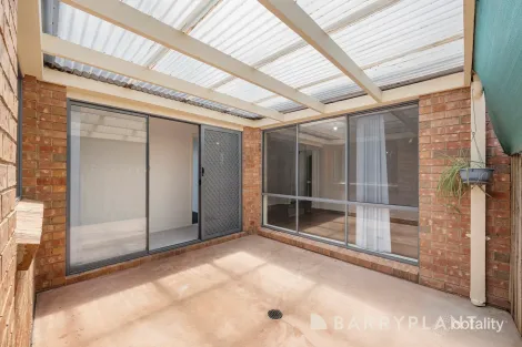 Property photo of 10 Fiona Court Werribee VIC 3030