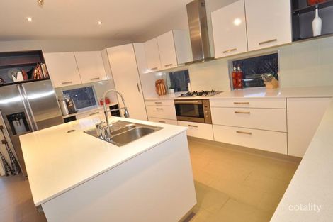 Property photo of 2 Darleith Terrace Caroline Springs VIC 3023