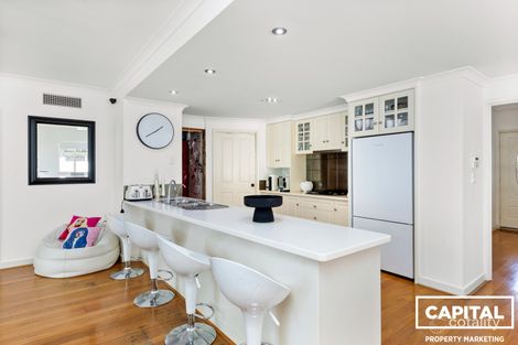 Property photo of 2 Kenneally Circuit Salter Point WA 6152