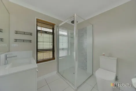 Property photo of 14 Valley Way Boyne Island QLD 4680