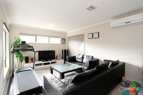 Property photo of 16 Grattan Cove Craigieburn VIC 3064