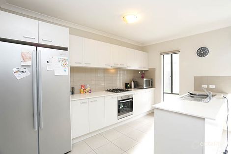 Property photo of 16 Grattan Cove Craigieburn VIC 3064
