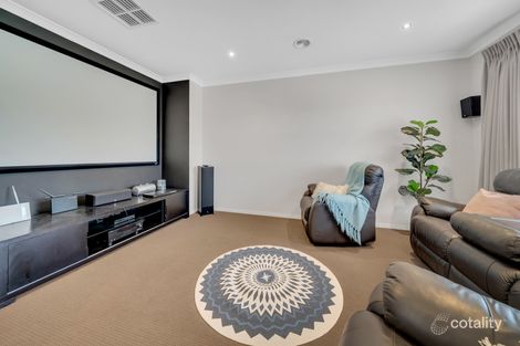 Property photo of 8 Tanoa Crescent Point Cook VIC 3030