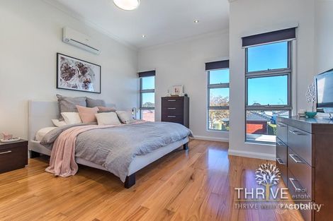 Property photo of 25 The Lakes Boulevard Jandakot WA 6164