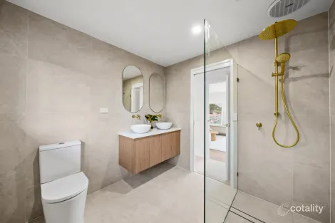 Property photo of 20 Sharne Carrara QLD 4211
