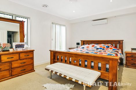 Property photo of 5 Barlow Close Caroline Springs VIC 3023