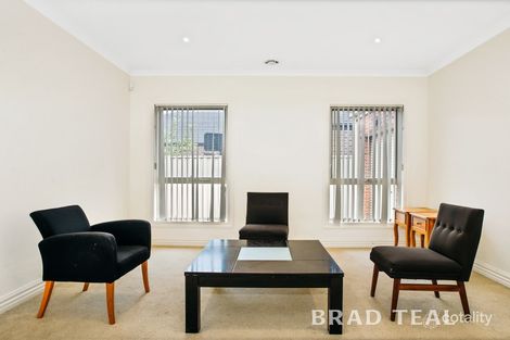 Property photo of 5 Barlow Close Caroline Springs VIC 3023