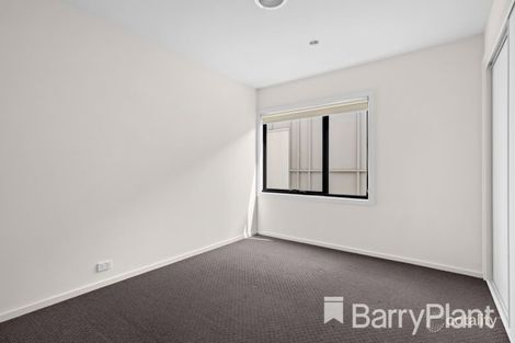 Property photo of 17 Burn Nar Look Drive Burwood VIC 3125