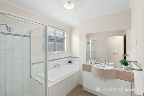 Property photo of 25 Wentworth Avenue Wyndham Vale VIC 3024