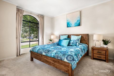 Property photo of 2 Sundial Court Berwick VIC 3806