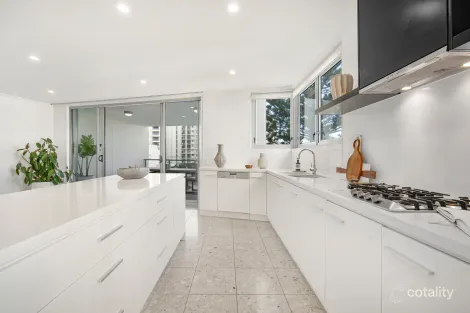 Property photo of 13/120 Surf Parade Broadbeach QLD 4218