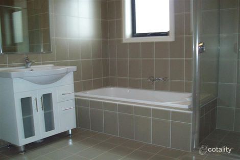 Property photo of 24 Kestrel Circuit Shortland NSW 2307