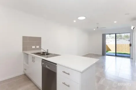 Property photo of 1/17 Pemswood Close Deebing Heights QLD 4306