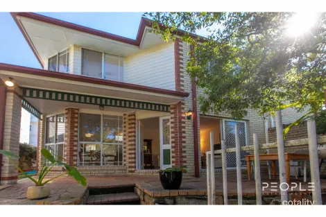 Property photo of 2/72 Henderson Street Camp Hill QLD 4152