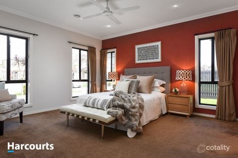 Property photo of 19 Cunningham Crescent Sandhurst VIC 3977