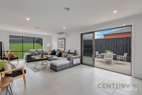 Property photo of 52 Meadowlea Crescent Pakenham VIC 3810