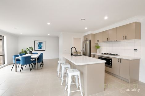 Property photo of 52 Meadowlea Crescent Pakenham VIC 3810