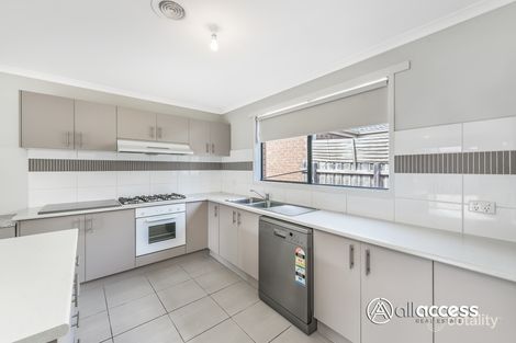 Property photo of 23 Lemon Thyme Way Lynbrook VIC 3975