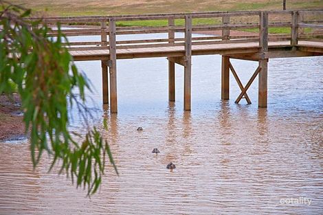 51 Roslyn Park Dr, Harkness, VIC 3337