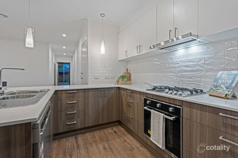 Property photo of 27 Canmore Street Cranbourne East VIC 3977