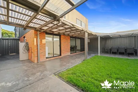 Property photo of 24 Paroo Avenue Roxburgh Park VIC 3064