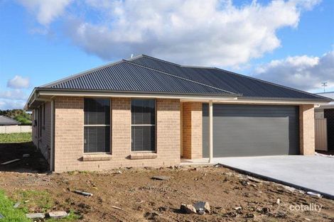 Property photo of 9 Clem McFawn Place Orange NSW 2800