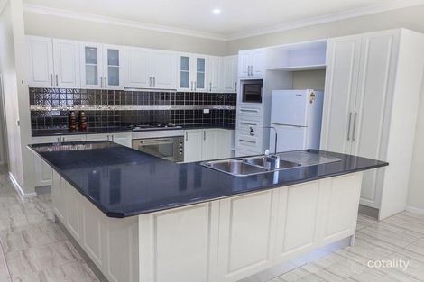 Property photo of 19 Wild Crescent Roxburgh Park VIC 3064
