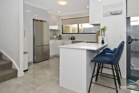 Property photo of 4/22 Careel Close Helensvale QLD 4212