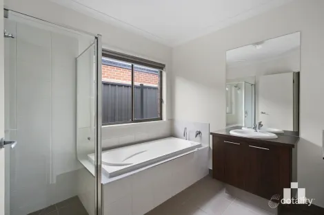 Property photo of 17 Strachan Rise Mernda VIC 3754