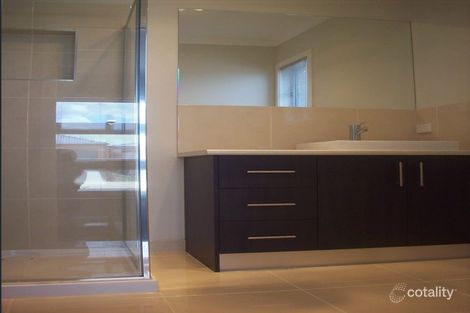 Property photo of 19 Grovedale Way Manor Lakes VIC 3024