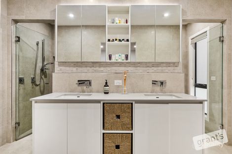 Property photo of 16 Carambola Place Berwick VIC 3806