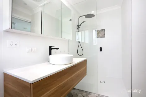 Property photo of 6 Pedder Place Coombabah QLD 4216