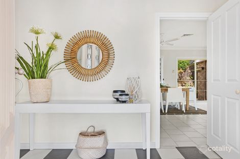 Property photo of 2 Victor Close Green Point NSW 2251