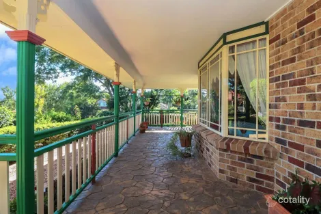 Property photo of 2 Preston Place Brookfield QLD 4069
