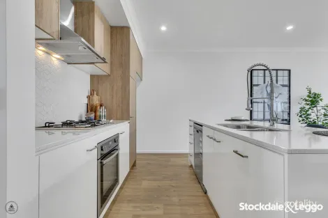 Property photo of 6 Evison View Werribee VIC 3030