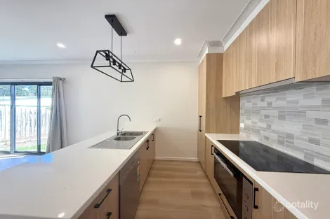 Property photo of 2/16 Orchard Court Drouin VIC 3818