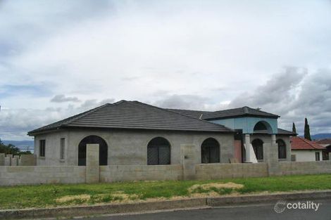 Property photo of 40 Noble Parade Lake Heights NSW 2502