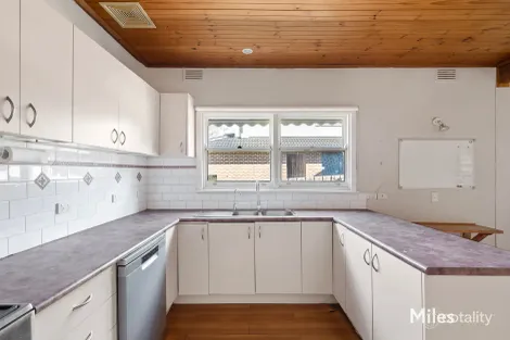 Property photo of 38 Macleod Parade Macleod VIC 3085