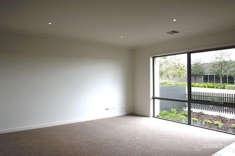 Property photo of 30 Harcrest Boulevard Wantirna South VIC 3152