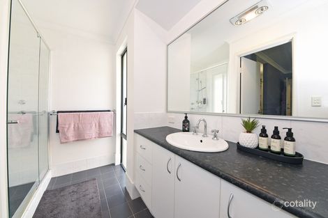 8 Farnham Pass, Alkimos, WA 6038