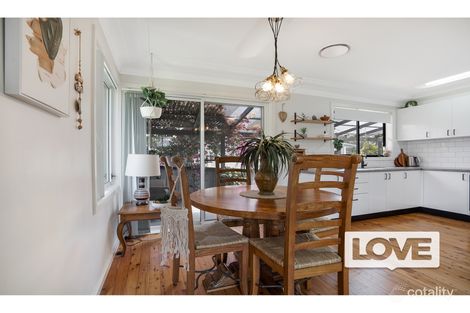 Property photo of 22 Laxton Crescent Belmont North NSW 2280