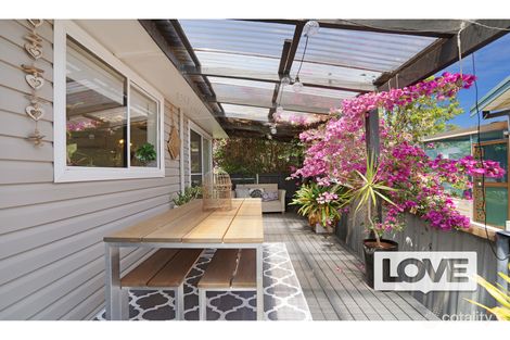 Property photo of 22 Laxton Crescent Belmont North NSW 2280