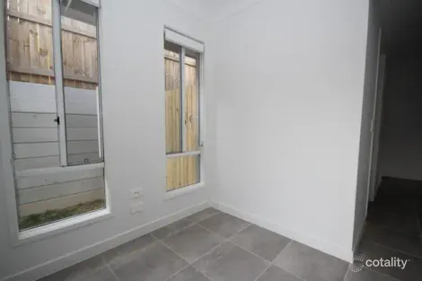 Property photo of 10 Silvertop Crescent Spring Mountain QLD 4300