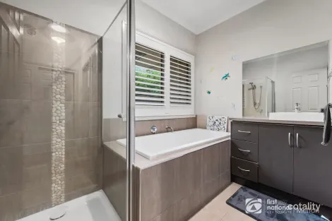 Property photo of 35 Bendigo Drive Eynesbury VIC 3338