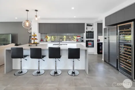 Property photo of 3 Cinnamon Drive Lake Gardens VIC 3355