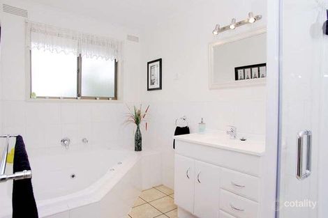 Property photo of 8 Ivanhoe Court Newcomb VIC 3219