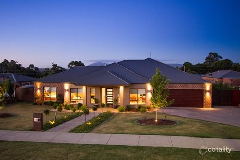 8 Francis Cres, Gisborne, VIC 3437