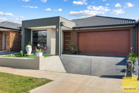 Property photo of 19 Belvedere Drive Truganina VIC 3029