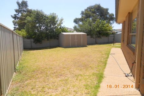 Property photo of 6 Auderdale Close Bourkelands NSW 2650